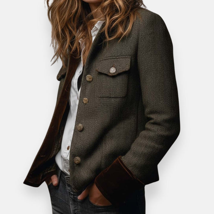 Alma | Elegant with Velvet Details